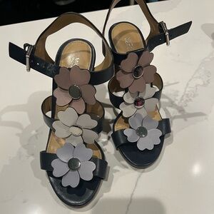 Michael Kors blue flower sandal heels size 5.5